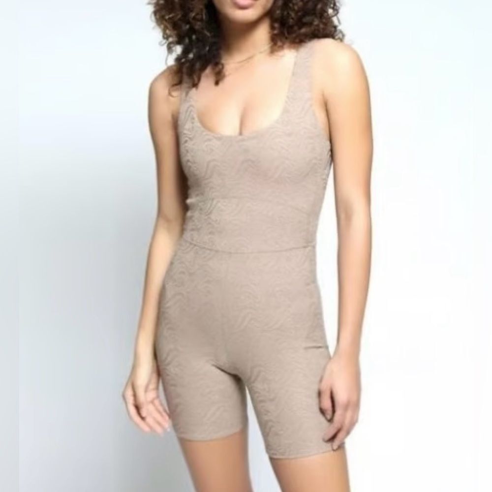 Twenty Montreal Sculpting Bodysuit Romper Beige Textured Athleisure Set NWT M